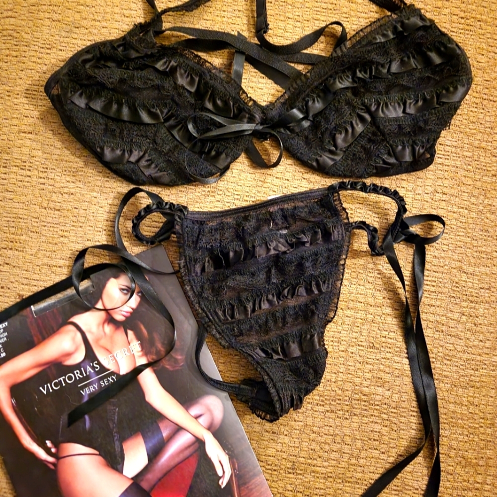 VICTORIAS SECRET 36B/M Bra,panrty, and stockings set. Never worn!